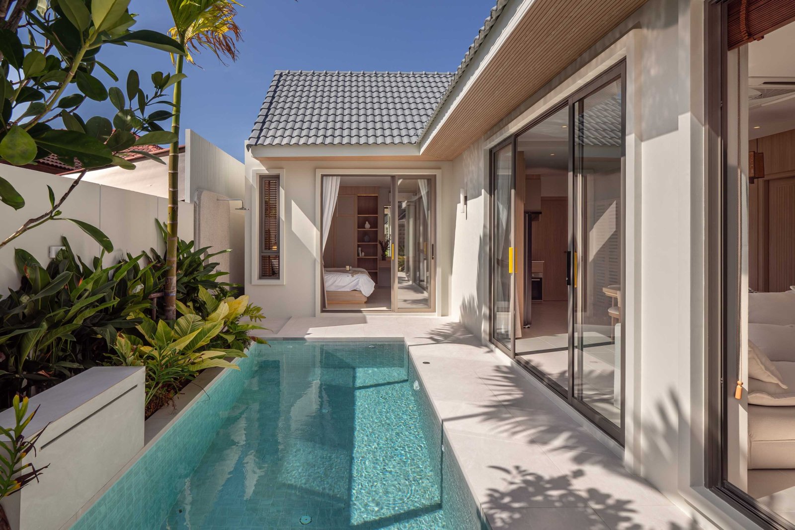 OLYMPUS DIGITAL CAMERA villa with swimming pool